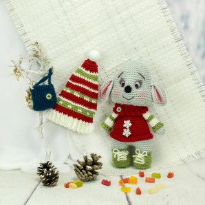 Die Weihnachtsmaus grau Strickware Handmade